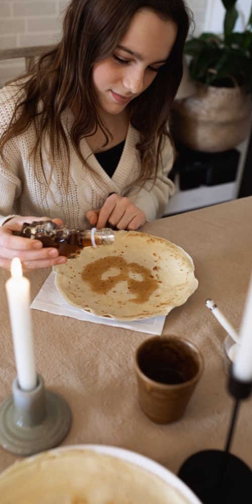 person-comiendo-crepa